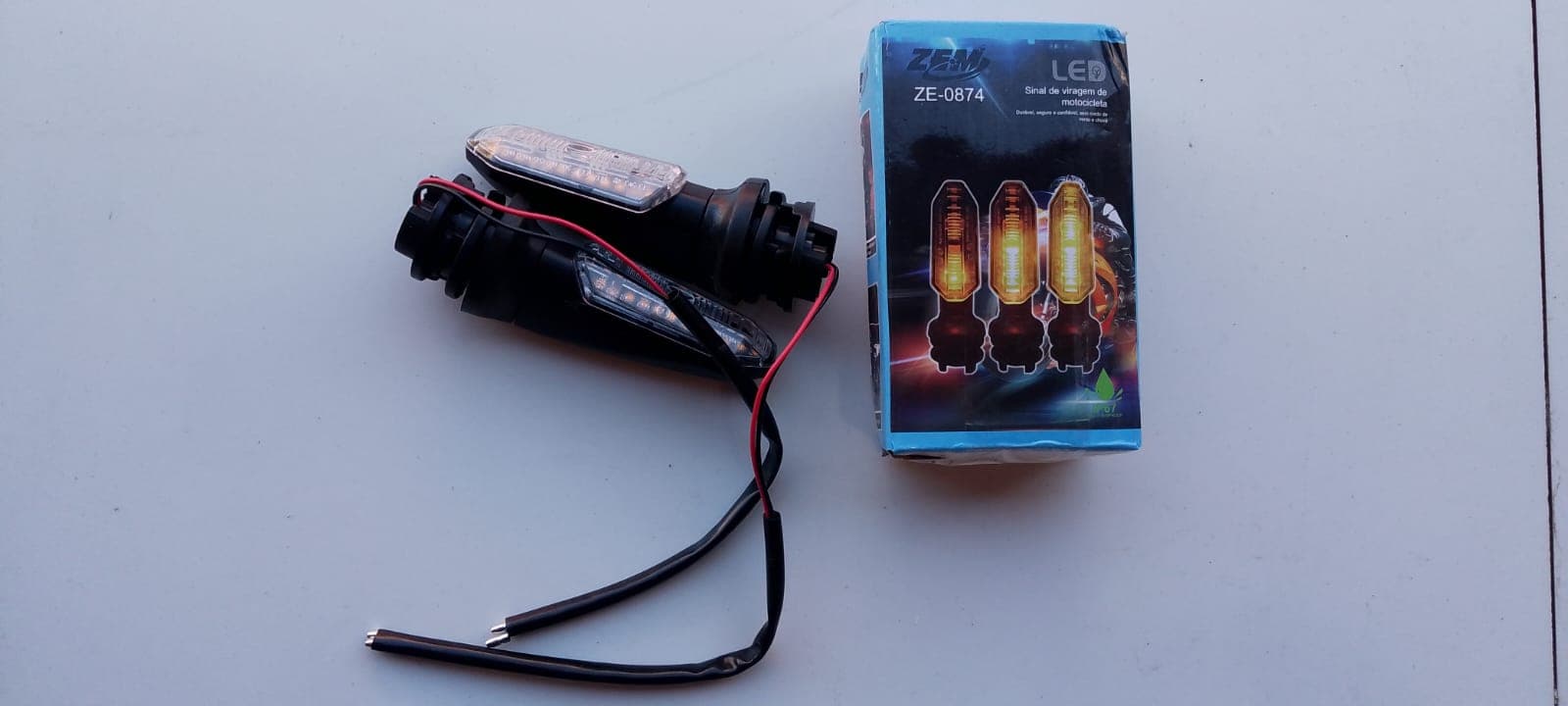 Seta de moto LED ZEM ZE-0874 par de pisca com lente cristal
