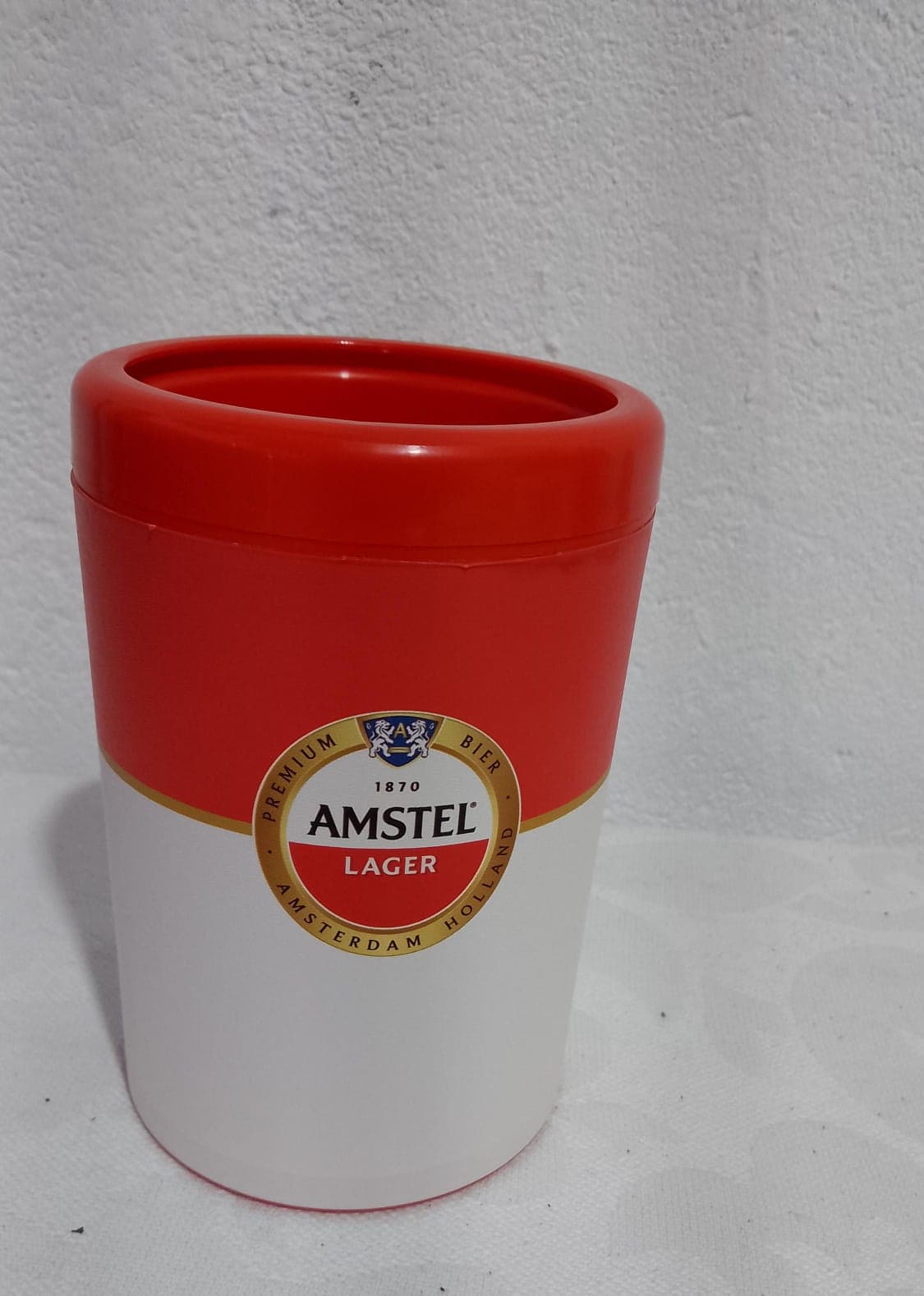 Porta-lata térmico Amstel Lager 350 ml vermelho e branco