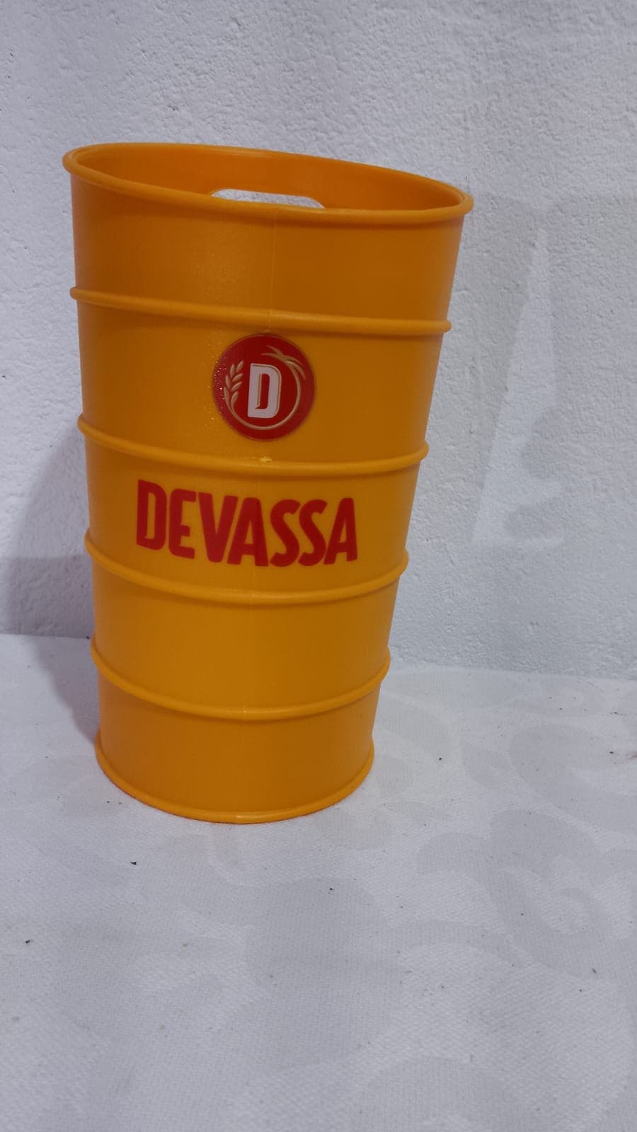 Porta-Garrafa Térmico Devassa Formato Barril Amarelo