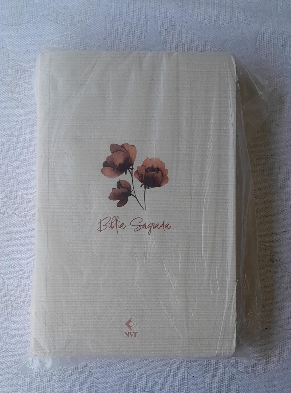 Bíblia Sagrada NVT Capa Flores Off-White Lacrada