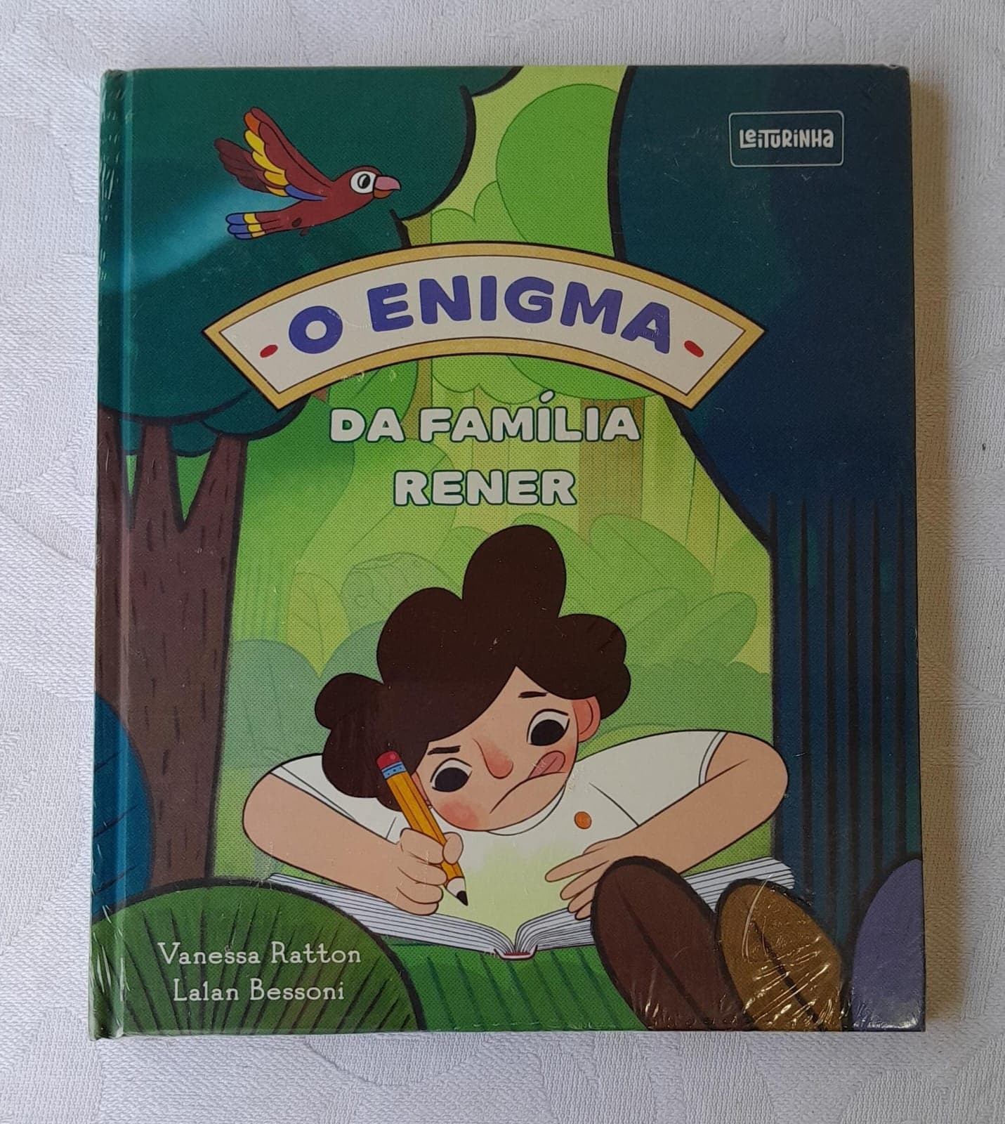 Livro O Enigma da Família Rener Capa Dura Infantil