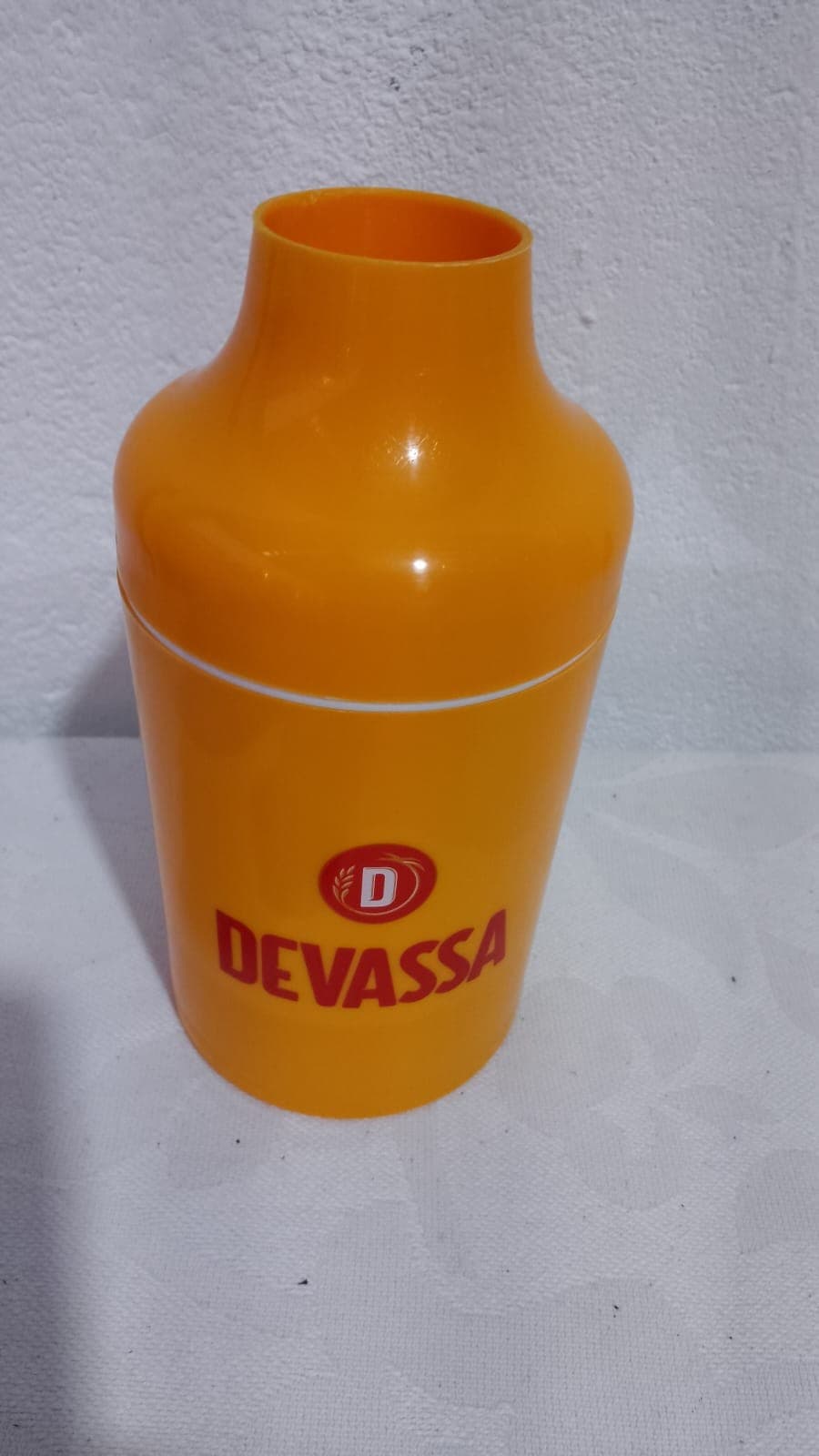Porta-Garrafa Térmico Devassa Formato Garrafa Amarelo