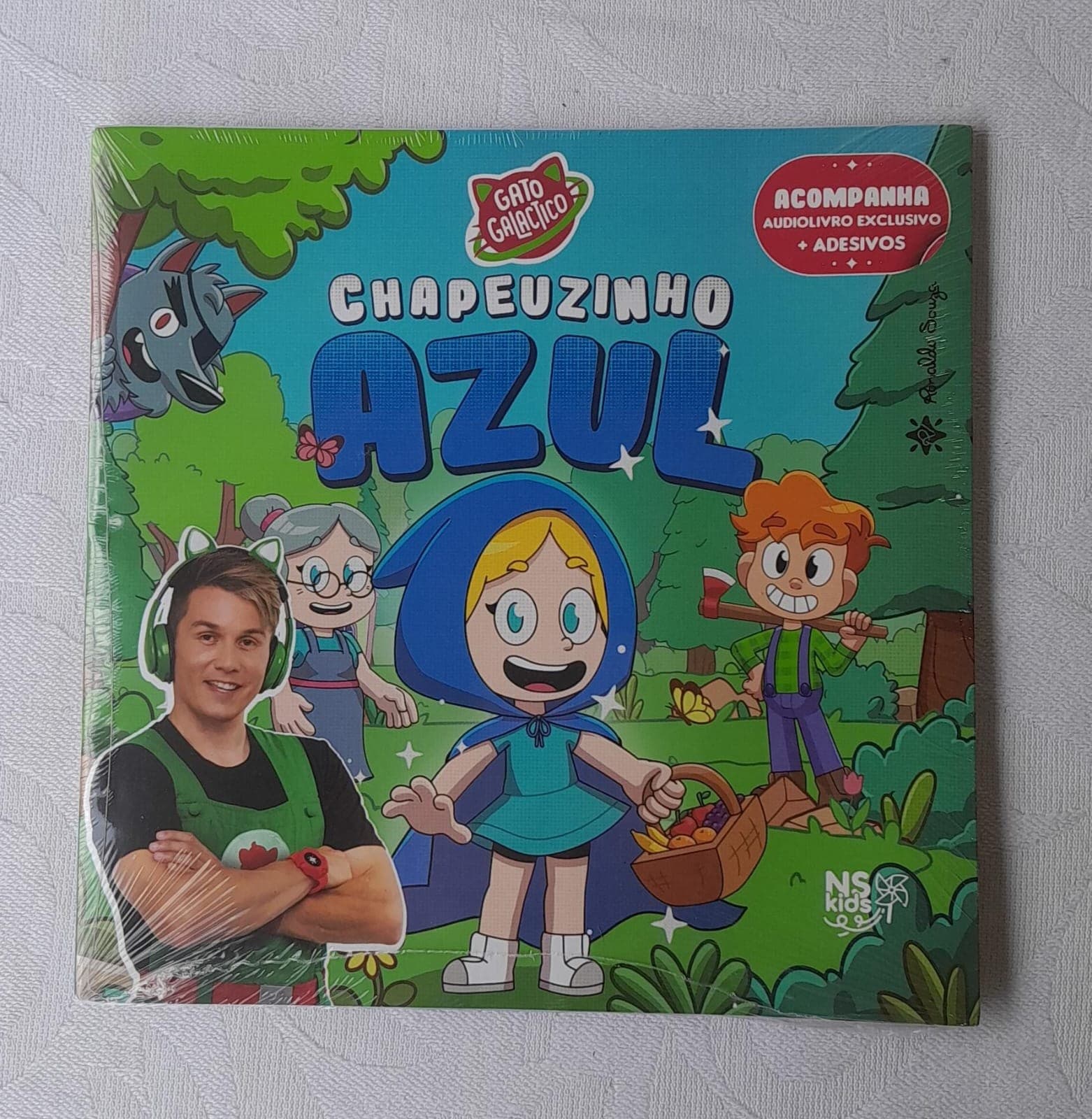 Livro Chapeuzinho Azul do Gato Galáctico com Adesivos