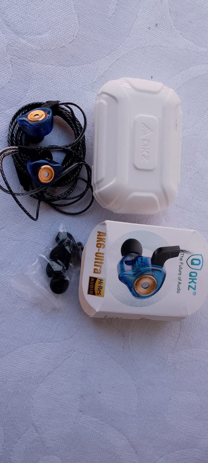 Fone de Ouvido Intra-auricular QKZ com Estojo