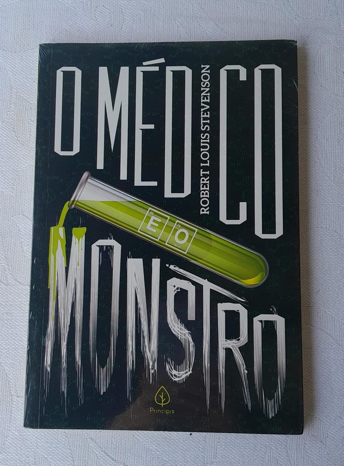 Livro O Médico e o Monstro de Robert Louis Stevenson